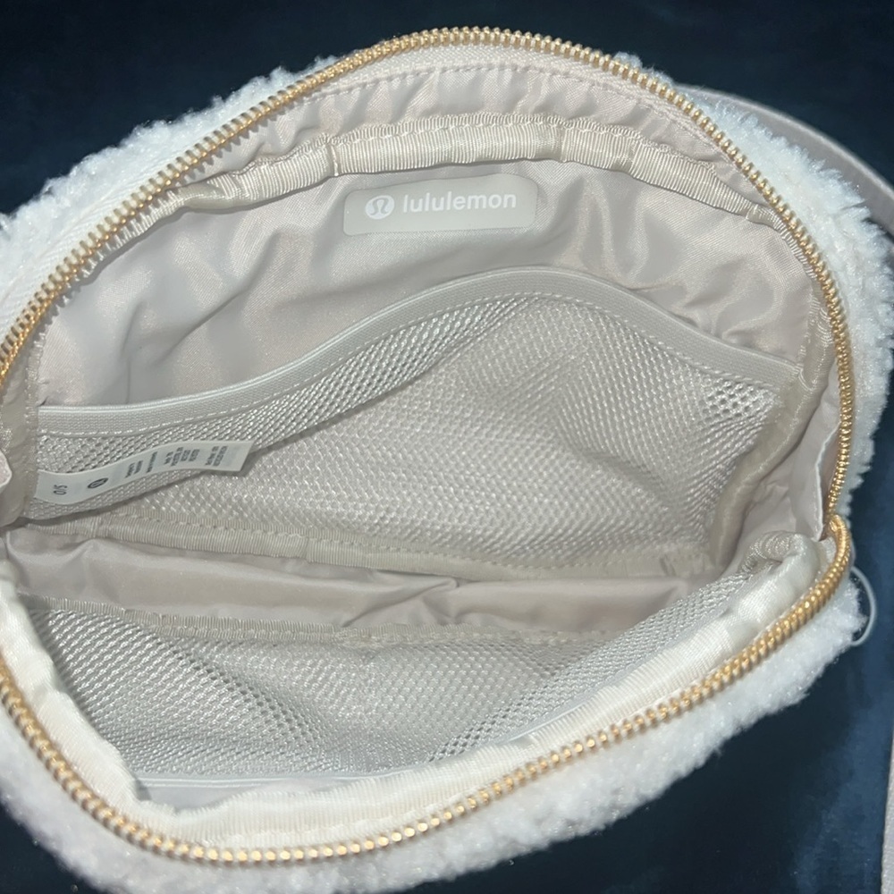 Lululemon Everywhere Belt Bag 2L - fleece - Picture 4 of 5